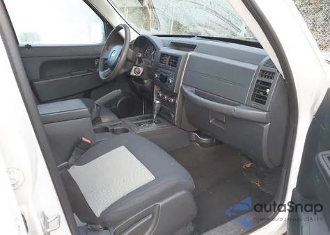 2010 Jeep Liberty Sport z USA, uszkodzony, nr VIN 1J4PP2GK2AW170074